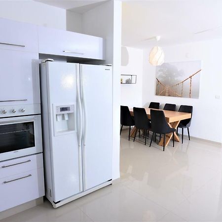 Aristone Luxury Apartment Tibériade Extérieur photo