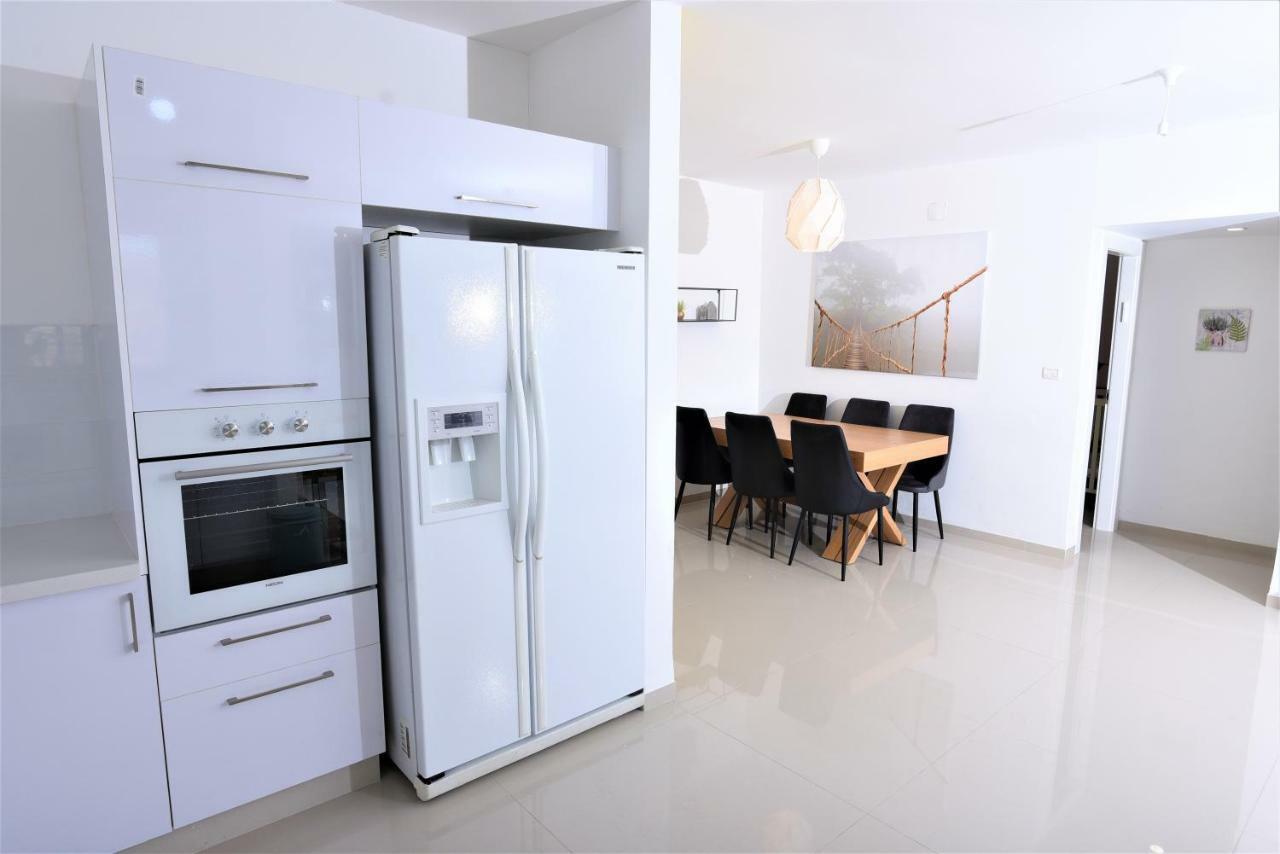 Aristone Luxury Apartment Tibériade Extérieur photo